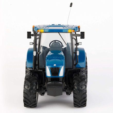 Britains 42601 Big Farm New Holland T6070 RC Tractor, Front View