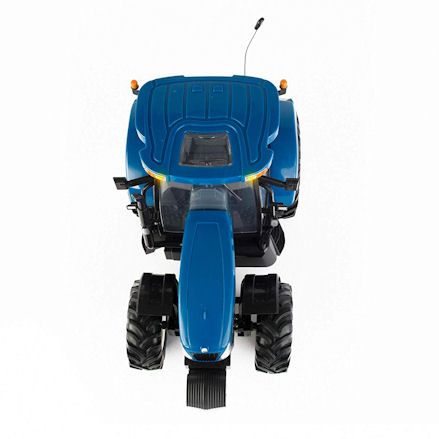 Britains 42601 Big Farm New Holland T6070 RC Tractor, Top View