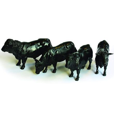 Britains 42704 Aberdeen Angus Cattle, 1:32 Scale