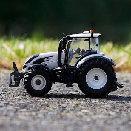 Britains 43215: Valtra T254 Versu Tractor, Path