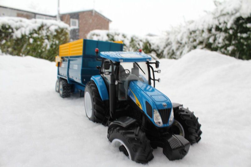 Britains New Holland tractor, Kane trailer closeup